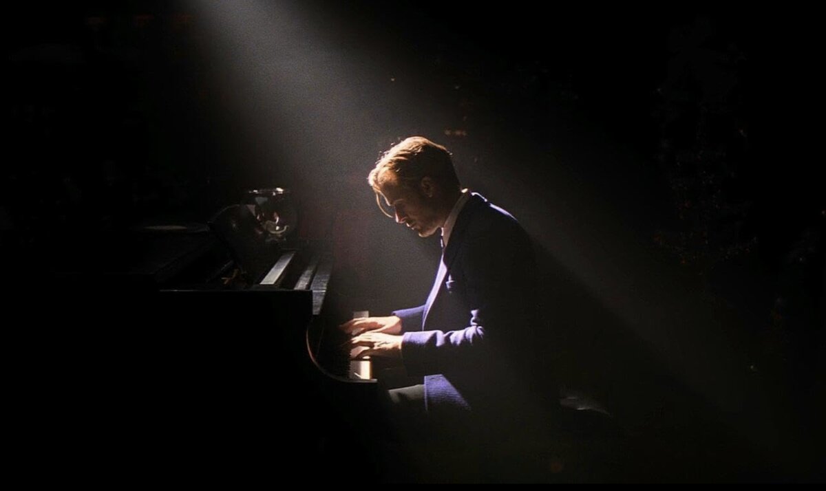 Sebastian 弹琴剧照